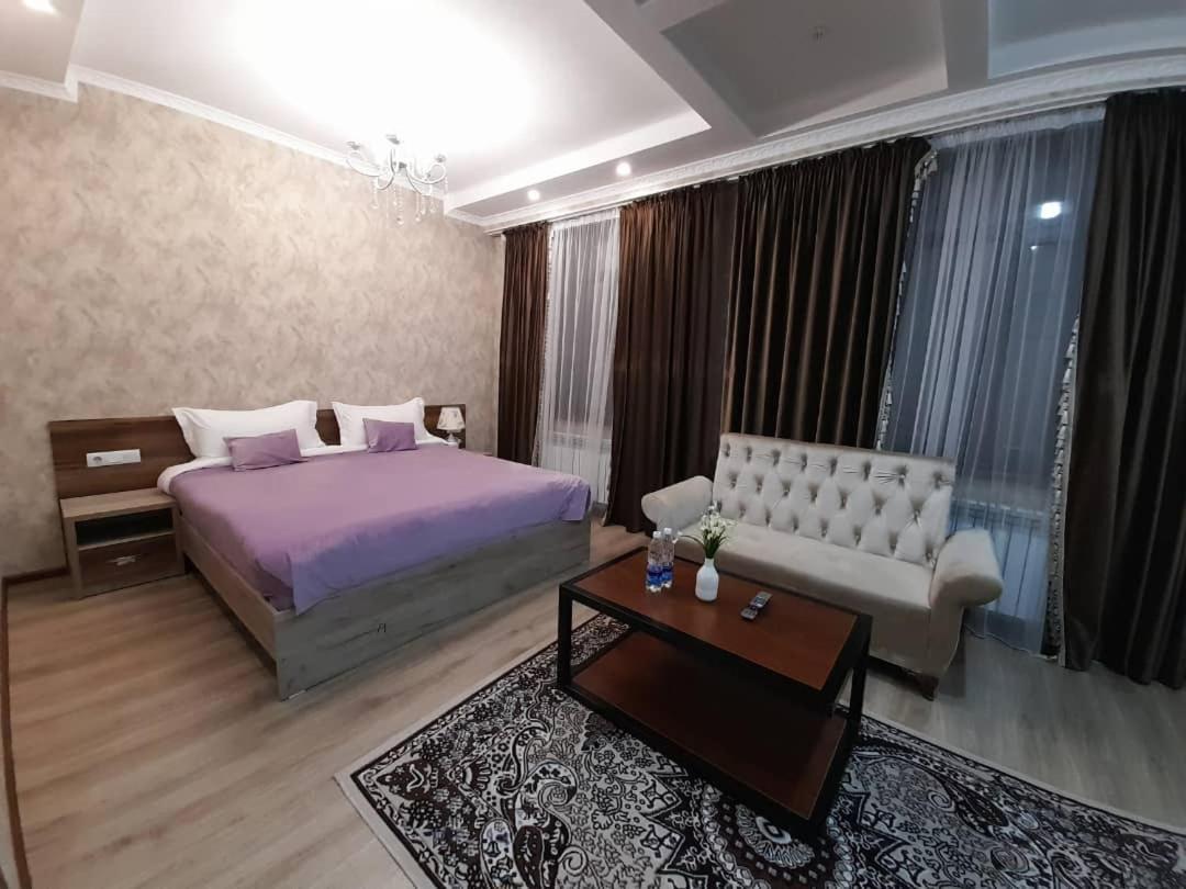 Nomad Hotel Bishkek Halal Eksteriør billede
